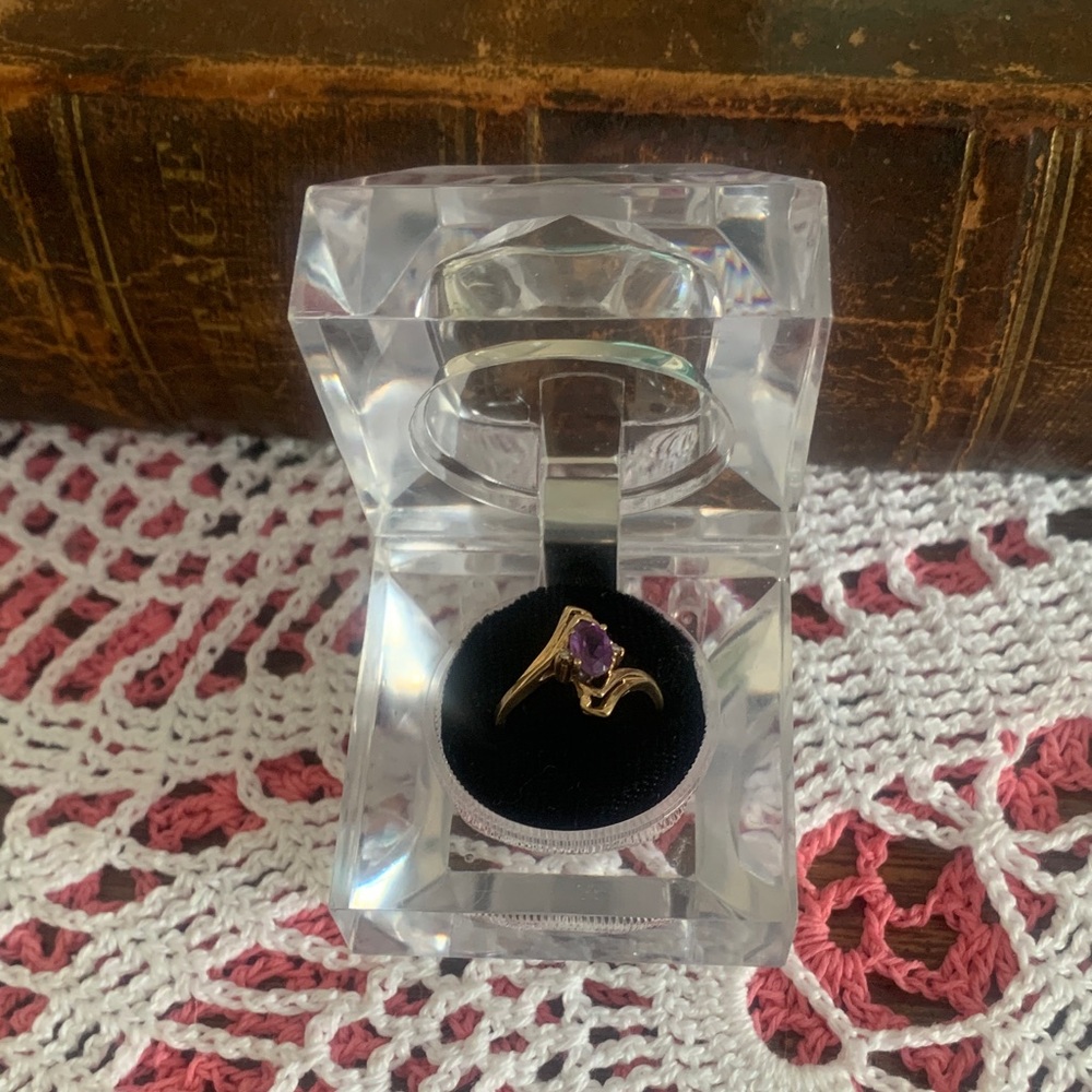 Vintage 10kt Gold and Purple Women's Ring 328